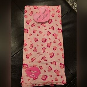 NWT Betsy Johnson Pink Leopard Heart Print 2 Pack Kitchen Towels